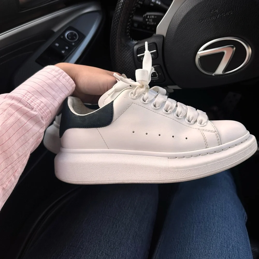Alexander McQueen Woman Sneakers- Authentic - Picture 1 of 11